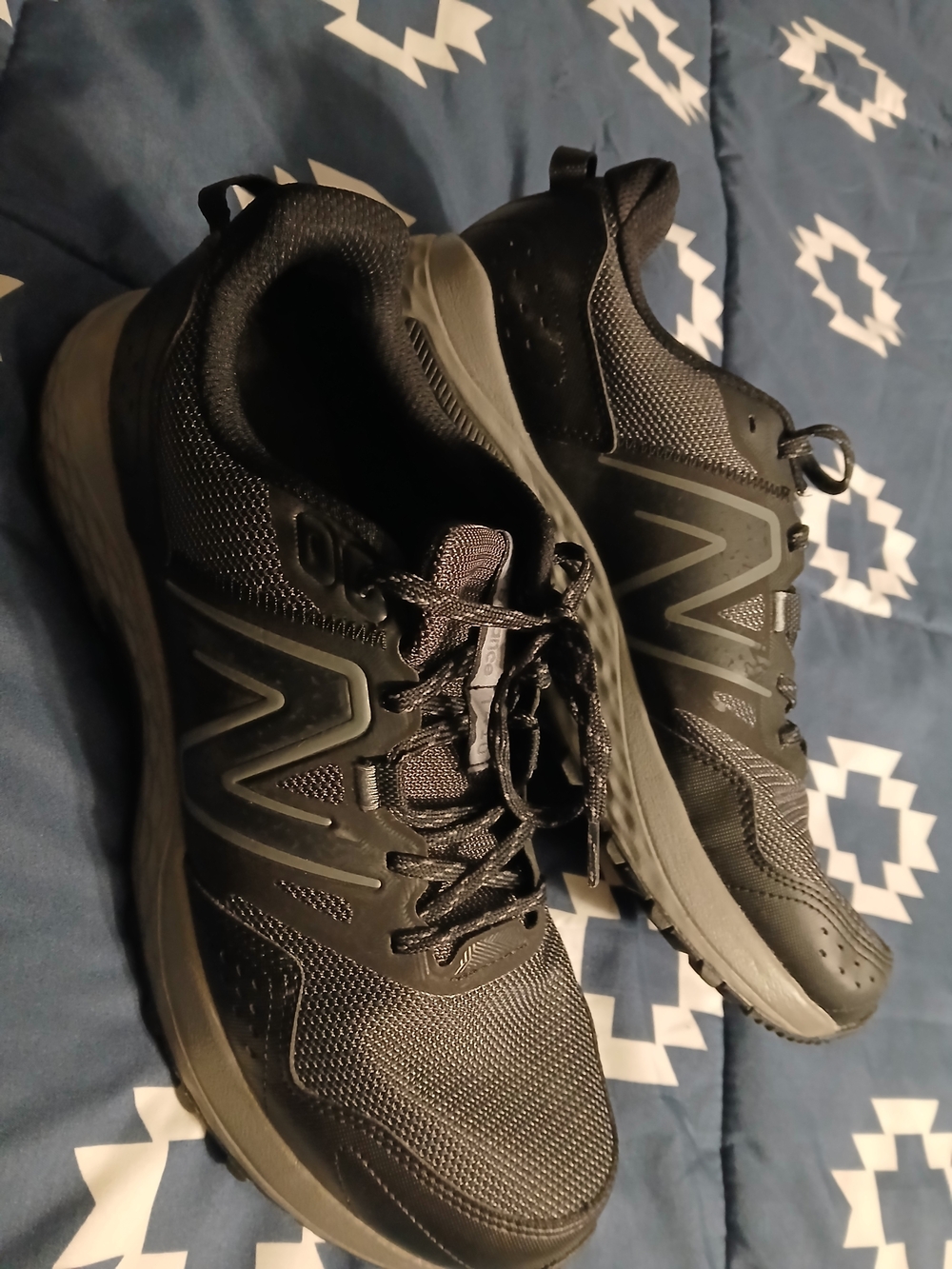 New Balance Men's Black Mesh Athletic Trail Sneakers